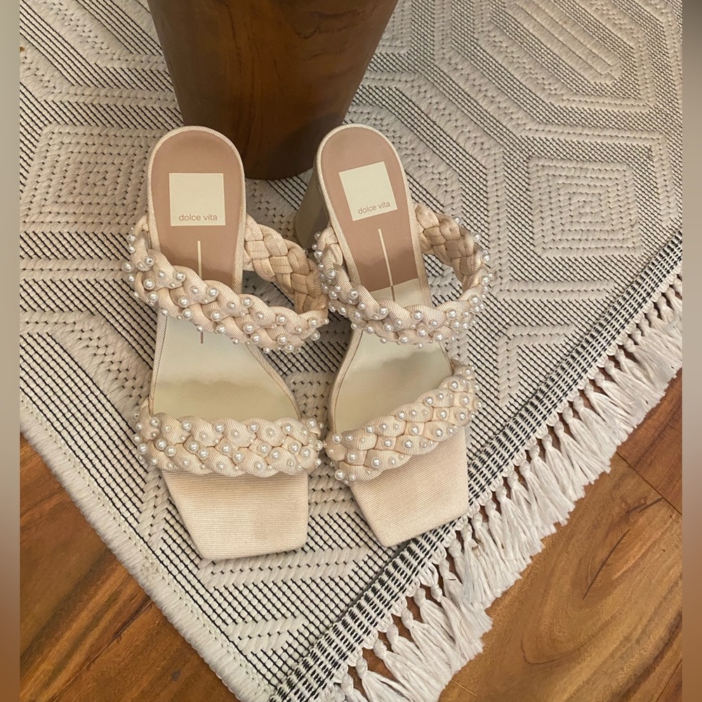 NWOT Dolce Vita Tan Pearl-Adorned Women's Heels - Picture 3 of 7